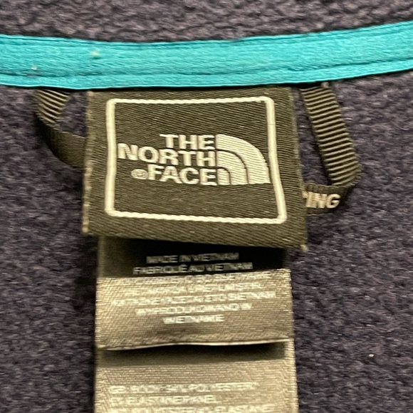 North Face zipped up jacket - Picture 3 of 7